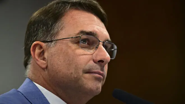 Disputado, Flávio Bolsonaro será apoio decisivo no Paraná