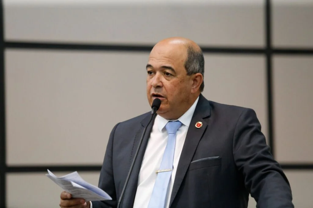 Odair Fogueteiro acompanha, admira e participa da vida pública e de quem a faz